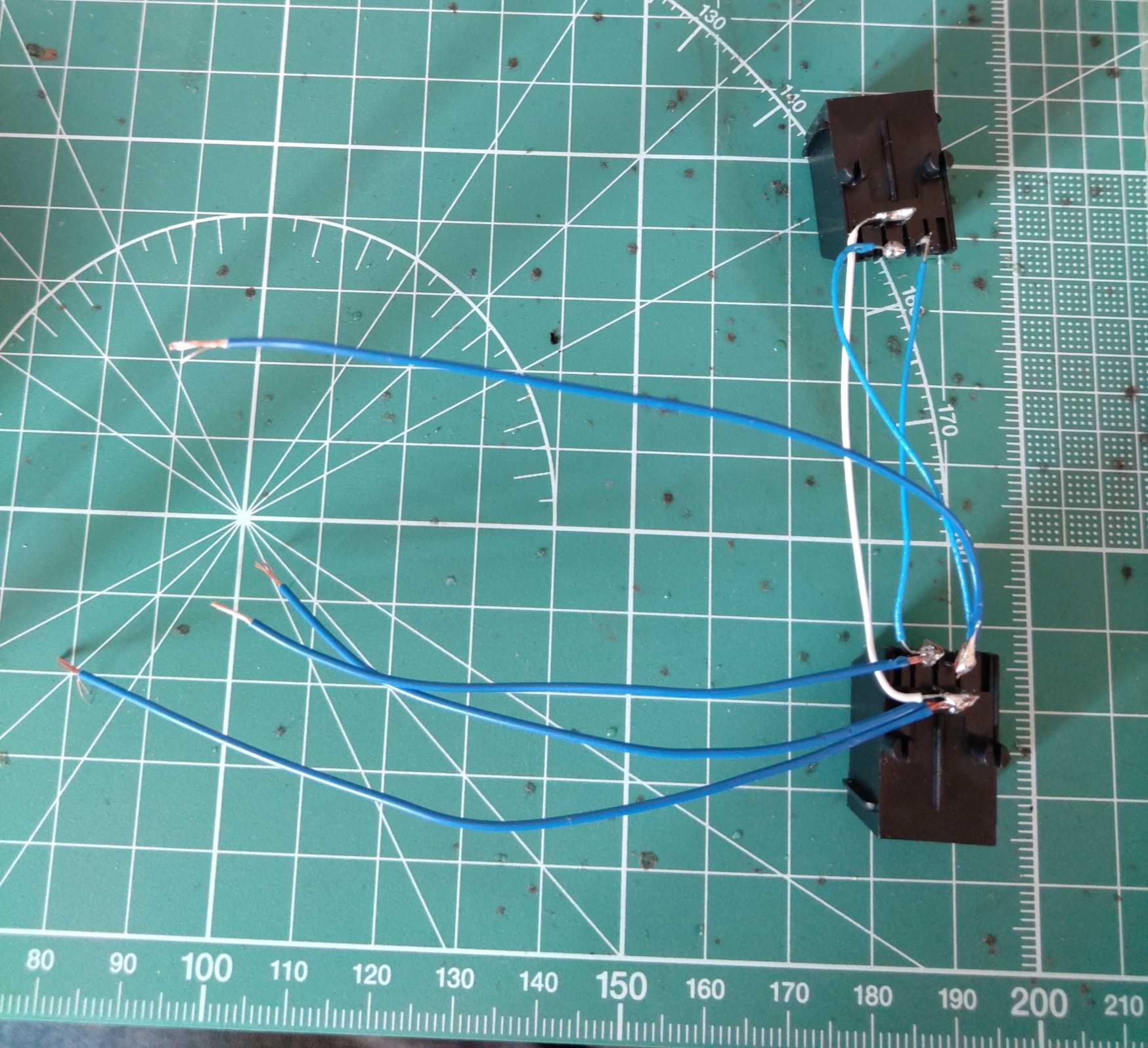 RJ11-Buchsen verlöten
