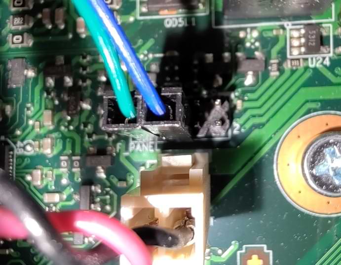 Einschalter und Power-LED angeschlossen